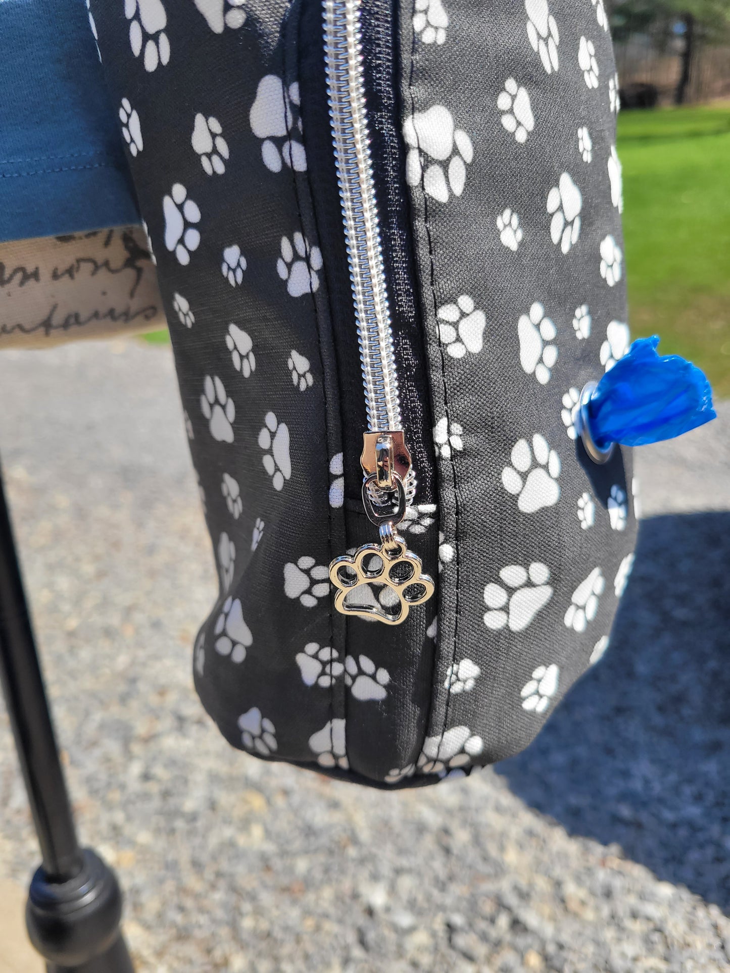 Black & White Paw Dog H2O sling