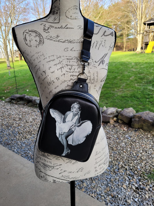 Marilyn Mini-Sling