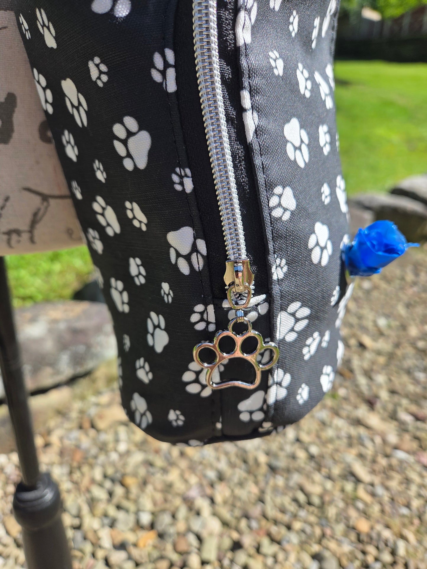 Black & White Paw Dog H2O sling
